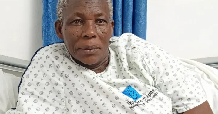 Una anciana de 70 años pare gemelos tras ser abandonada por su pareja: “Los hombres no quieren más de un hijo”