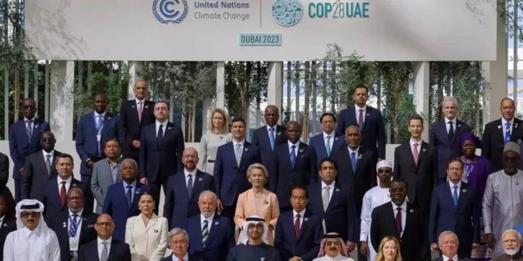 La COP28 aprueba poner en marcha el nuevo fondo de pérdidas y daños para los países más vulnerables