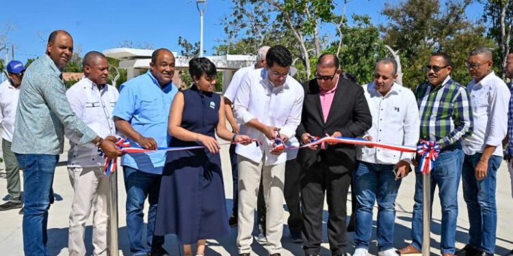 David Collado entrega renovado Parque Municipal Pepillo Salcedo a un costo superior a los RD$39 millones de pesos