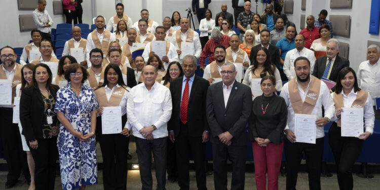 Infotep y Diecom certifican a 44 colaboradores en Liderazgo Transformador