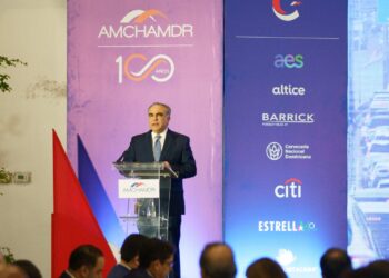 Presidente del CONEP llama a la integración y compromiso por el desarrollo del país durante almuerzo de AMCHAMDR