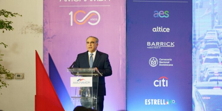 Presidente del CONEP llama a la integración y compromiso por el desarrollo del país durante almuerzo de AMCHAMDR