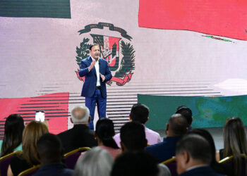 Martínez presenta su plan de salud si llega a Presidencia