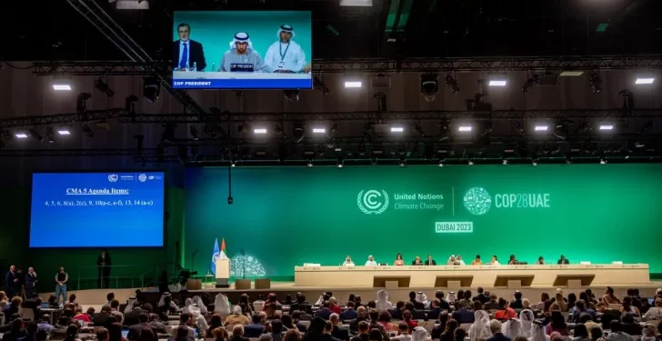 La COP28 abre la puerta al fin de la era de los combustibles fósiles