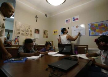 Cámara de Diputados estudia ley para incorporar método de «educación en casa» en RD