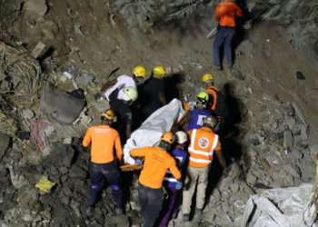 Se eleva a 11 el número de muertos en choque de patana contra minibús de la Ruta 66