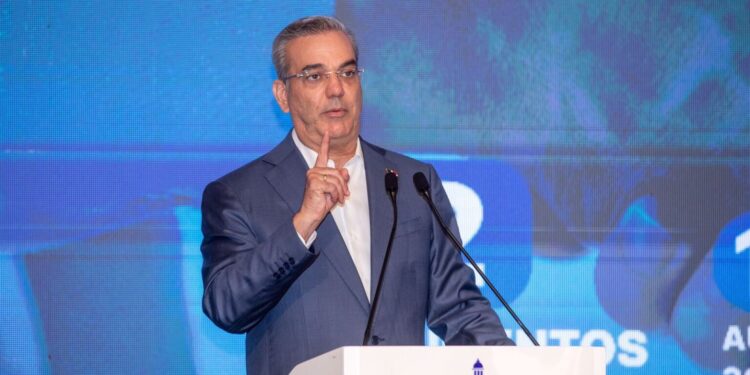 Presidente Abinader dice el 23.4 % es la tasa de pobreza más baja de la historia de RD