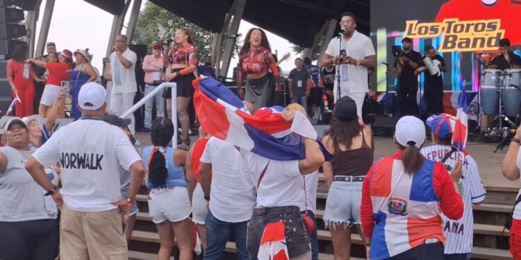 Más de 15 mil personas bailaron y disfrutaron en Primera Parada Dominicana en Connecticut