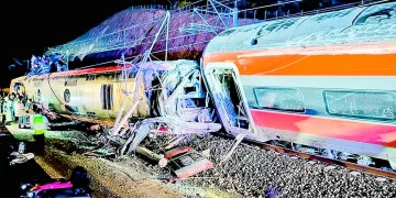 21 muertos al descarrilar dos trenes en Córdoba