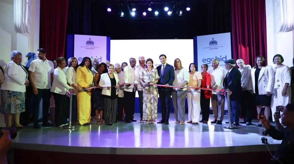 Raquel Peña inaugura Bulevar de las Estrellas y reapertura de Escuela de Bellas Artes en San Cristóbal