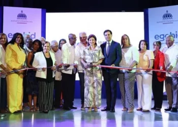 Raquel Peña inaugura Bulevar de las Estrellas y reapertura de Escuela de Bellas Artes en San Cristóbal