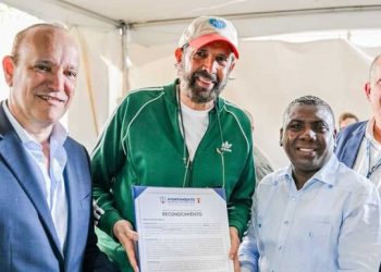 Juan Luis Guerra es declarado Visitante Distinguido de Santiago previo a sus conciertos